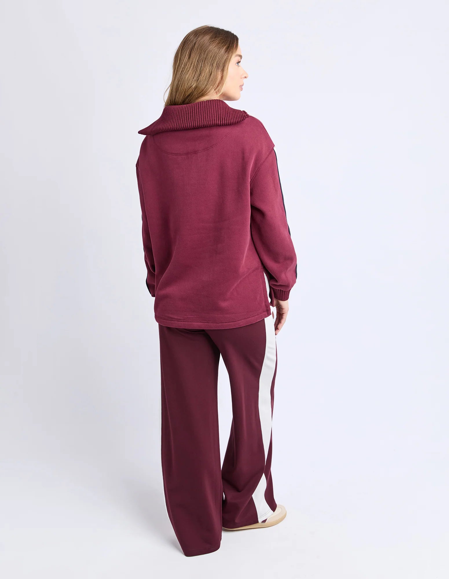 Knit Collar Crew Port